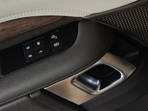 Land Rover Discovery V с пробегом 2018 года, цена 3 425 000 рублей, 100043 км, внедорожник, Автокод Объявления