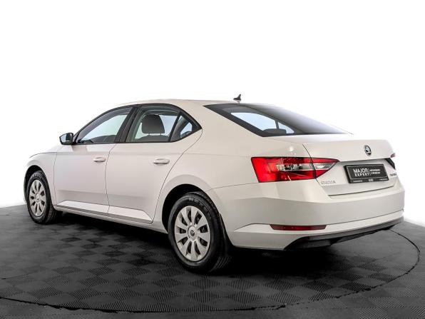 Skoda Superb III с пробегом 2019 года, цена 2 385 000 рублей, 53688 км, лифтбек, Автокод Объявления