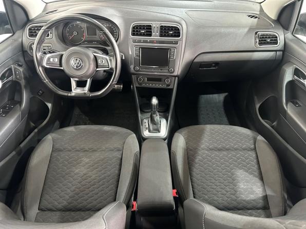 Volkswagen Polo V Рестайлинг с пробегом 2018 года, цена 1 310 000 рублей, 134007 км, седан, Автокод Объявления