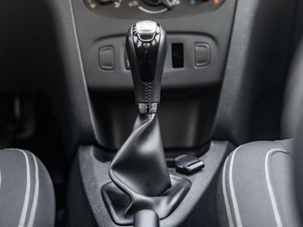 Renault Logan II с пробегом 2018 года, цена 998 000 рублей, 105716 км, седан, Автокод Объявления