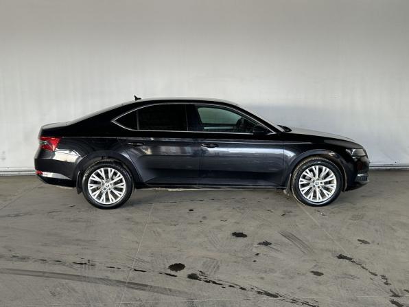 Skoda Superb III Рестайлинг с пробегом 2021 года, цена 2 100 000 рублей, 220149 км, лифтбек, Автокод Объявления