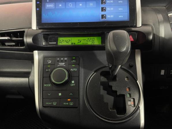 Toyota Wish II с пробегом 2010 года, цена 985 000 рублей, 189207 км, минивэн, Автокод Объявления