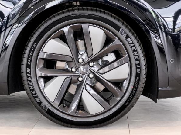Li Auto (Lixiang) L9 I Рестайлинг с пробегом 2025 года, цена 9 100 000 рублей, 5 км, внедорожник, Автокод Объявления
