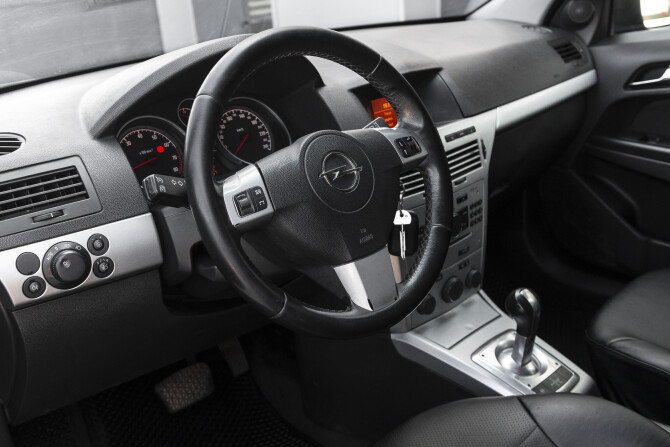 Opel Astra H Рестайлинг с пробегом 2010 года, цена 323 000 рублей, 291417 км, седан, Автокод Объявления