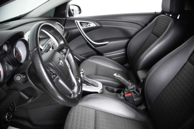 Opel Astra J Рестайлинг с пробегом 2013 года, цена 1 029 000 рублей, 95648 км, хэтчбек, Автокод Объявления