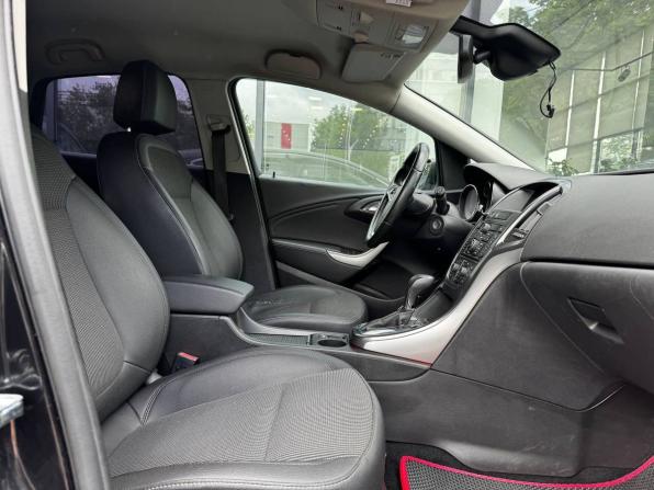 Opel Astra J с пробегом 2010 года, цена 700 000 рублей, 175297 км, хэтчбек, Автокод Объявления