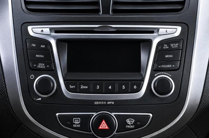 Hyundai Solaris I Рестайлинг с пробегом 2015 года, цена 1 179 000 рублей, 105000 км, хэтчбек, Автокод Объявления