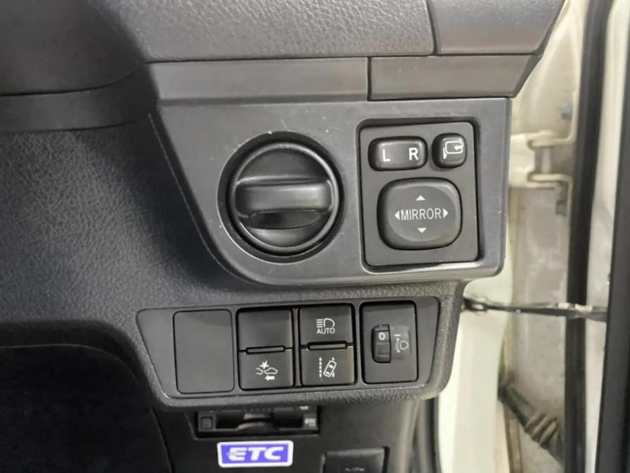 Toyota Corolla XI (E160 E170) Рестайлинг 2 Челябинск  - изображение 13