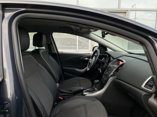 Opel Astra J Рестайлинг с пробегом 2012 года, цена 749 000 рублей, 237345 км, хэтчбек, Автокод Объявления