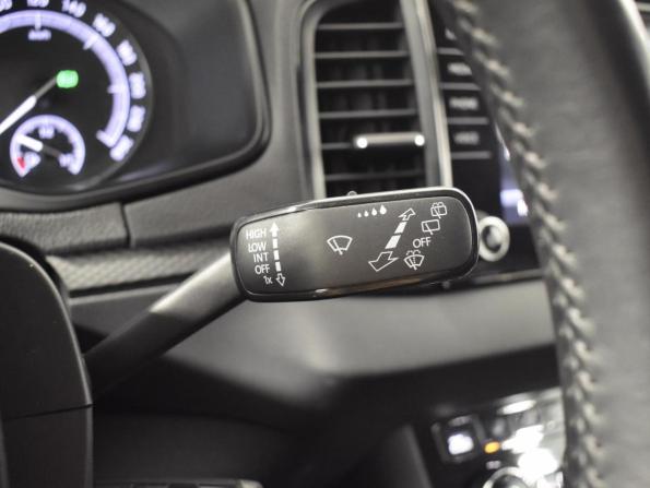 Skoda Karoq I с пробегом 2021 года, цена 2 152 900 рублей, 75633 км, внедорожник, Автокод Объявления