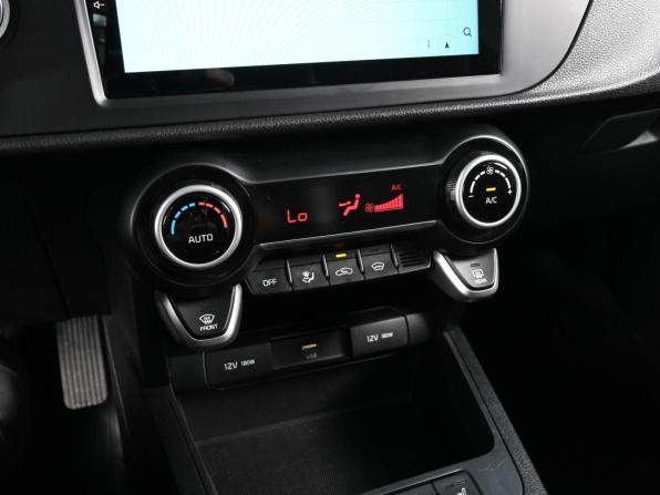 Kia Rio IV Рестайлинг с пробегом 2022 года, цена 1 979 000 рублей, 77631 км, седан, Автокод Объявления