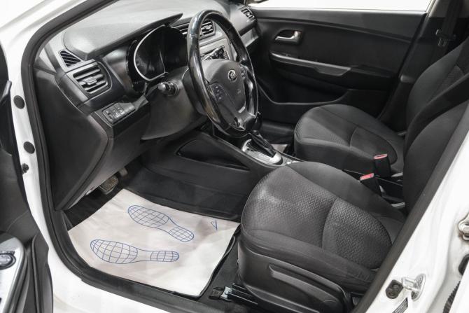 Kia Rio III Рестайлинг с пробегом 2017 года, цена 1 379 000 рублей, 105000 км, хэтчбек, Автокод Объявления