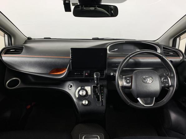Toyota Sienta II Рестайлинг с пробегом 2018 года, цена 1 210 000 рублей, 181686 км, компактвэн, Автокод Объявления