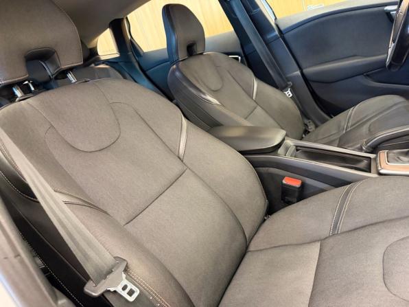 Volvo V40 Cross Country I с пробегом 2013 года, цена 1 138 000 рублей, 249000 км, хэтчбек, Автокод Объявления