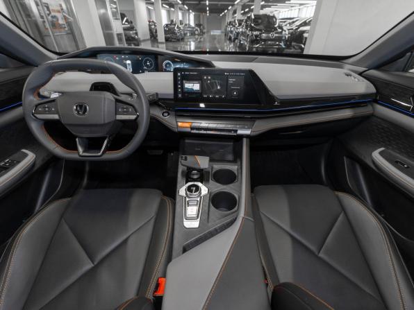 Changan UNI-V I с пробегом 2023 года, цена 2 370 000 рублей, 25248 км, лифтбек, Автокод Объявления