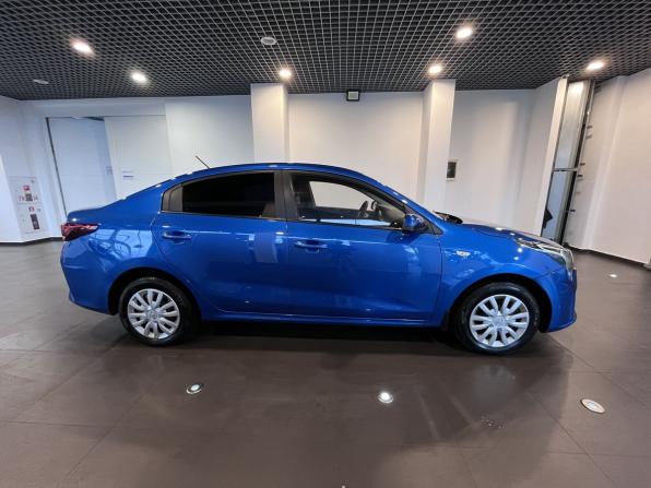 Kia Rio IV Рестайлинг с пробегом 2021 года, цена 1 385 000 рублей, 98097 км, седан, Автокод Объявления