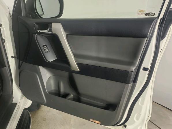 Toyota Land Cruiser Prado 150 Series Рестайлинг 1 с пробегом 2013 года, цена 2 699 000 рублей, 205910 км, внедорожник, Автокод Объявления