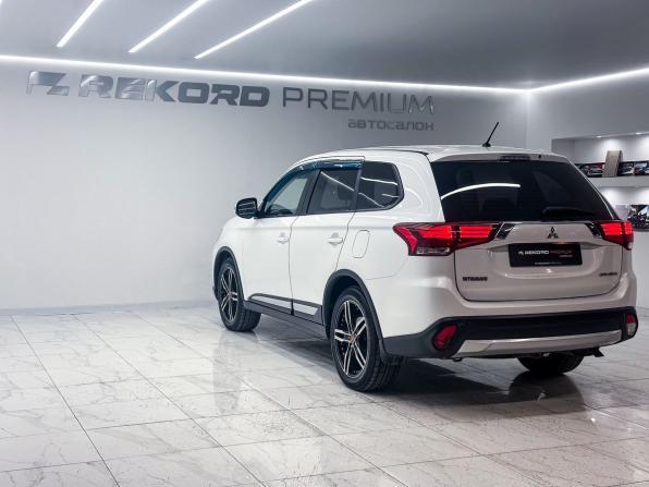 Mitsubishi Outlander III Рестайлинг 2 с пробегом 2015 года, цена 1 749 000 рублей, 179909 км, внедорожник, Автокод Объявления