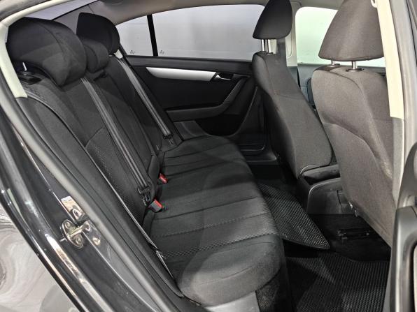 Volkswagen Passat B7 с пробегом 2013 года, цена 987 000 рублей, 180000 км, седан, Автокод Объявления