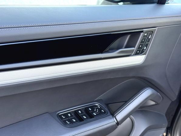 Porsche Cayenne III Рестайлинг с пробегом 2023 года, цена 13 990 000 рублей, 5886 км, внедорожник, Автокод Объявления