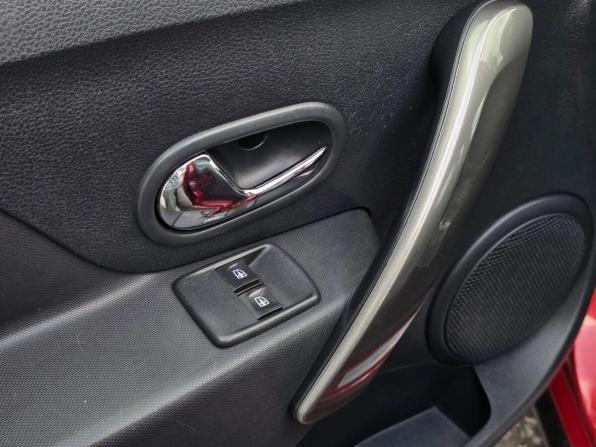 Renault Sandero II с пробегом 2015 года, цена 699 000 рублей, 155921 км, хэтчбек, Автокод Объявления