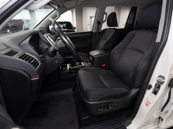 Toyota Land Cruiser Prado 150 Series Рестайлинг 2 с пробегом 2019 года, цена 4 900 000 рублей, 126064 км, внедорожник, Автокод Объявления