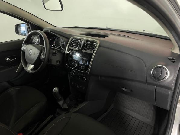 Renault Sandero II с пробегом 2018 года, цена 969 000 рублей, 94107 км, хэтчбек, Автокод Объявления