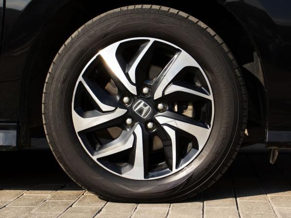 Honda Stepwgn V Рестайлинг с пробегом 2017 года, цена 2 275 000 рублей, 123186 км, минивэн, Автокод Объявления