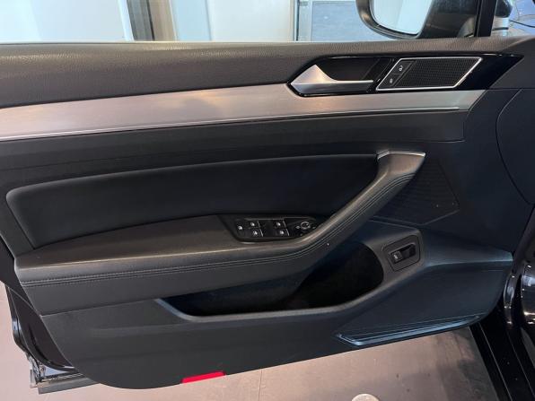 Volkswagen Passat B8 с пробегом 2018 года, цена 1 845 000 рублей, 305313 км, универсал, Автокод Объявления