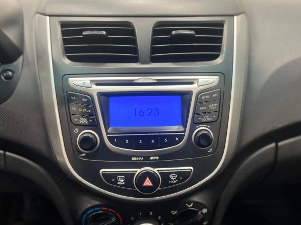 Hyundai Solaris I с пробегом 2013 года, цена 715 000 рублей, 180000 км, седан, Автокод Объявления