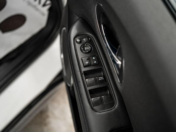 Honda Vezel I Рестайлинг с пробегом 2018 года, цена 1 799 000 рублей, 71609 км, внедорожник, Автокод Объявления