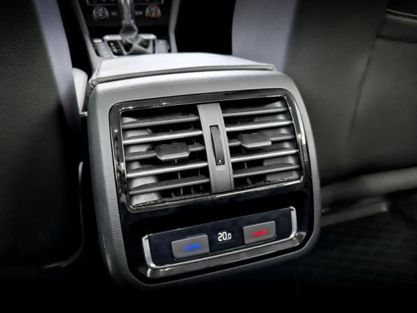 Volkswagen Passat B8 с пробегом 2018 года, цена 2 645 000 рублей, 66799 км, седан, Автокод Объявления