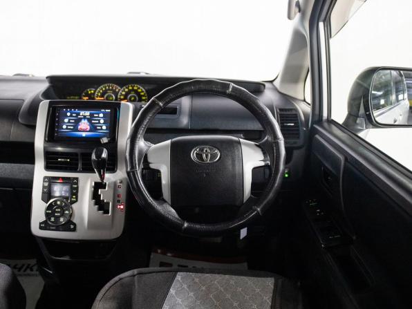 Toyota Noah II (R70) с пробегом 2012 года, цена 1 385 000 рублей, 271157 км, минивэн, Автокод Объявления