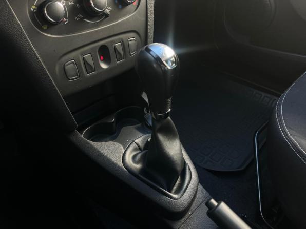 Renault Sandero II Рестайлинг с пробегом 2021 года, цена 1 349 000 рублей, 65000 км, хэтчбек, Автокод Объявления