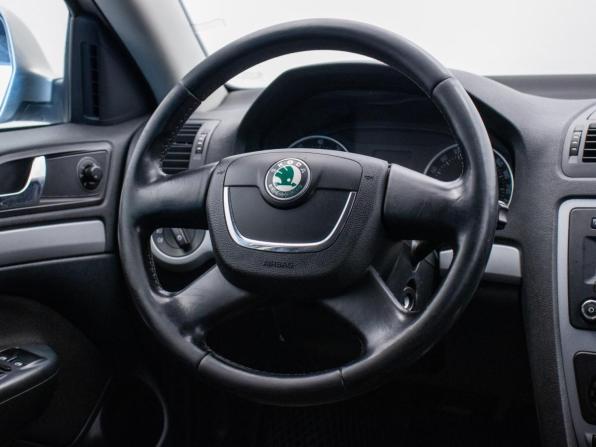 Skoda Octavia II (A5) Рестайлинг с пробегом 2013 года, цена 707 000 рублей, 206167 км, лифтбек, Автокод Объявления