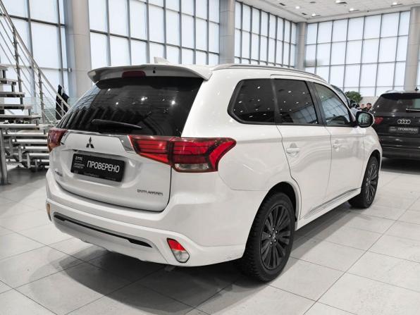 Mitsubishi Outlander III Рестайлинг 3 с пробегом 2022 года, цена 2 690 000 рублей, 76000 км, внедорожник, Автокод Объявления