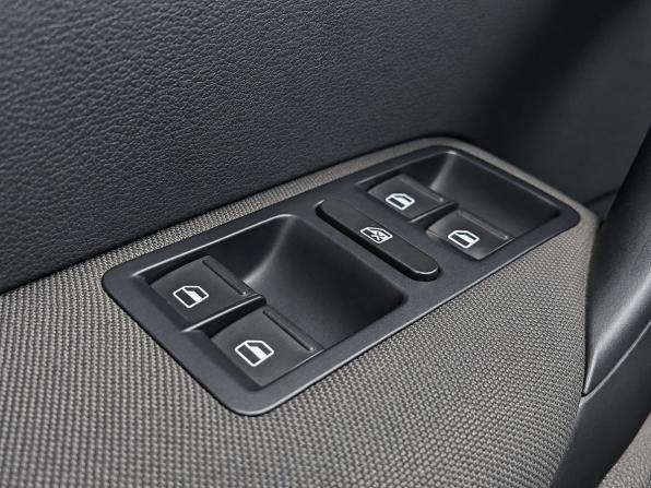 Volkswagen Polo V Рестайлинг с пробегом 2018 года, цена 1 089 000 рублей, 148131 км, седан, Автокод Объявления