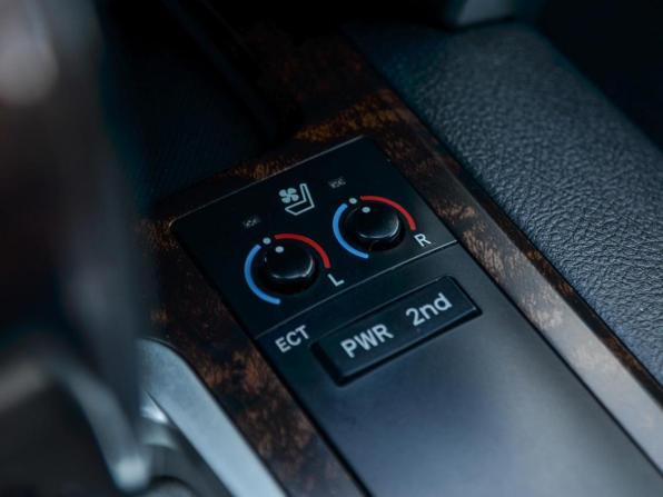 Toyota Land Cruiser 200 Series Рестайлинг 1 с пробегом 2012 года, цена 3 319 000 рублей, 240615 км, внедорожник, Автокод Объявления