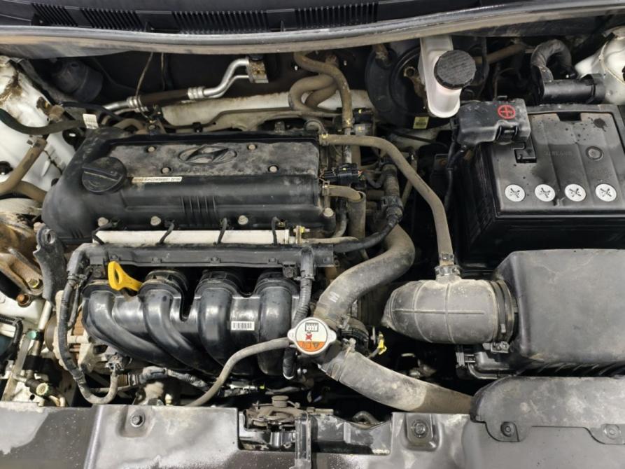 Hyundai Solaris I Курск  - изображение 19