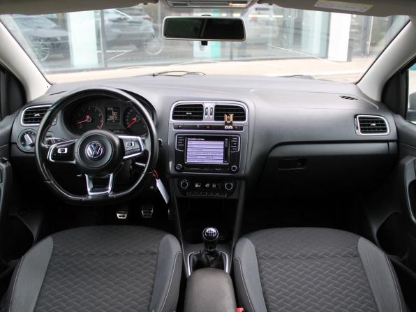 Volkswagen Polo V Рестайлинг с пробегом 2018 года, цена 1 060 000 рублей, 250969 км, седан, Автокод Объявления