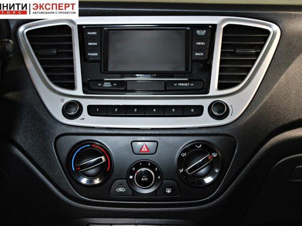 Hyundai Solaris II с пробегом 2019 года, цена 997 000 рублей, 223933 км, седан, Автокод Объявления