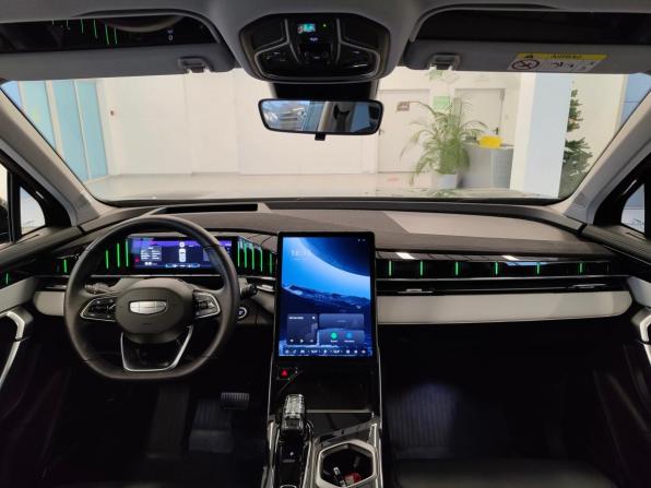 Geely Atlas II с пробегом 2024 года, цена 3 126 000 рублей, 26933 км, внедорожник, Автокод Объявления