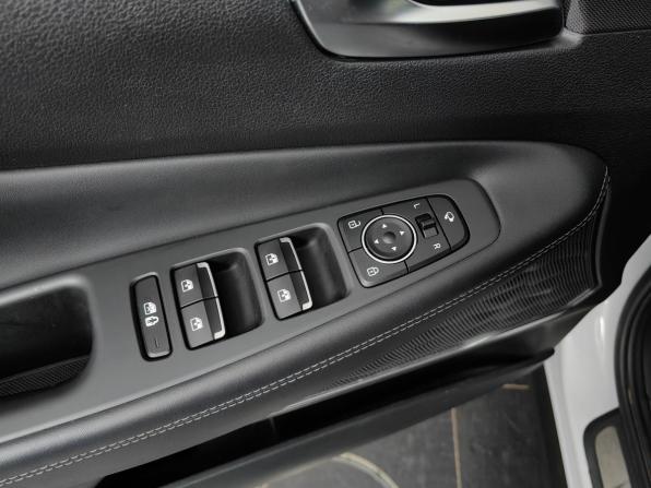 Hyundai Santa Fe IV Рестайлинг с пробегом 2022 года, цена 3 999 000 рублей, 41314 км, внедорожник, Автокод Объявления