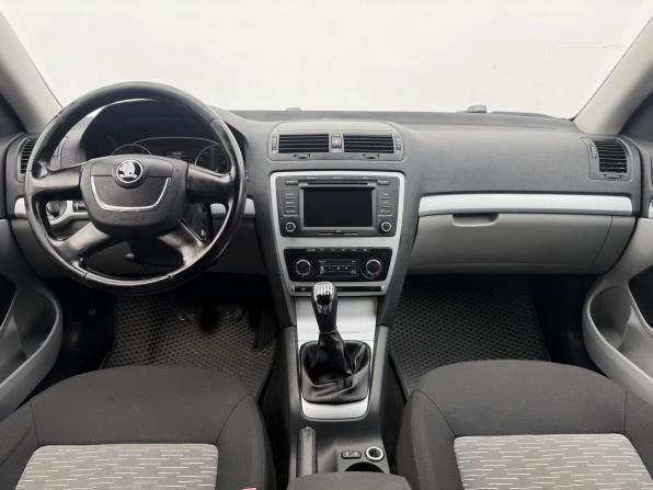 Skoda Octavia II (A5) Рестайлинг с пробегом 2009 года, цена 625 000 рублей, 302488 км, лифтбек, Автокод Объявления