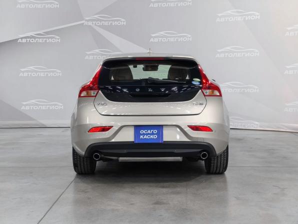 Volvo V40 II Рестайлинг с пробегом 2019 года, цена 1 600 000 рублей, 15000 км, хэтчбек, Автокод Объявления