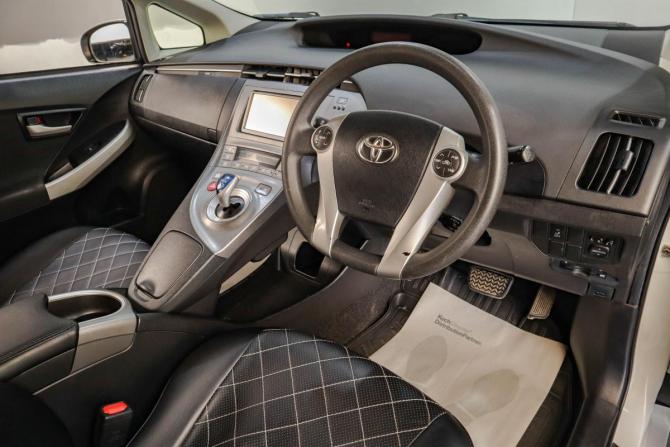 Toyota Prius III Рестайлинг (XW30) с пробегом 2015 года, цена 1 539 000 рублей, 188000 км, лифтбек, Автокод Объявления