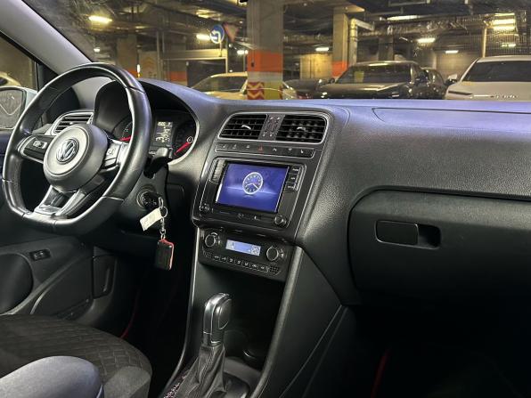 Volkswagen Polo V Рестайлинг с пробегом 2018 года, цена 1 399 000 рублей, 77227 км, седан, Автокод Объявления