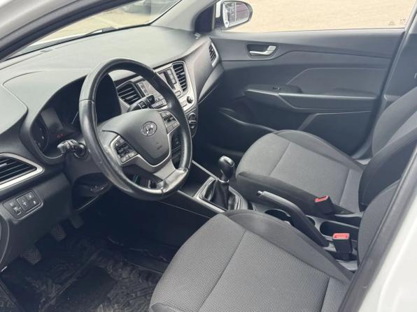 Hyundai Solaris II с пробегом 2018 года, цена 1 190 000 рублей, 129830 км, седан, Автокод Объявления