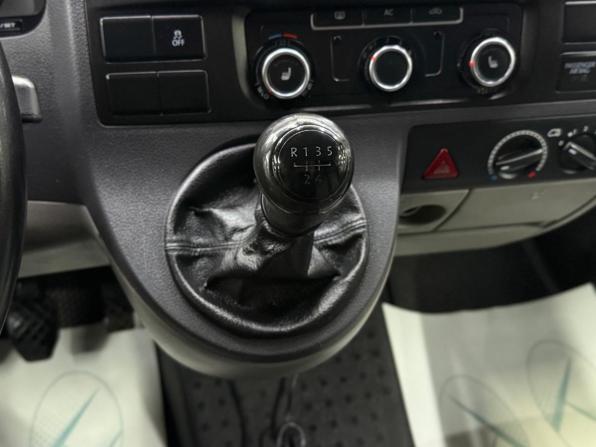 Volkswagen Transporter T5 Рестайлинг с пробегом 2012 года, цена 1 640 000 рублей, 366277 км, минивэн, Автокод Объявления