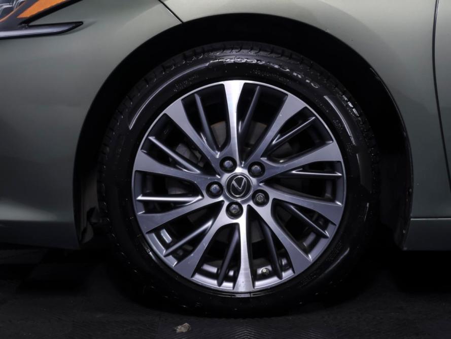 Lexus ES VII Москва  - изображение 23